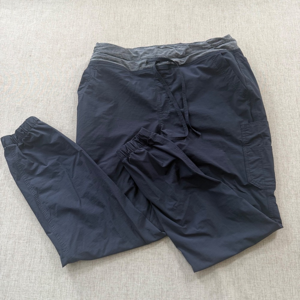 Duluth Trading Co Armachillo Cooling Cargo Joggers Navy Blue Womens 12 wicking